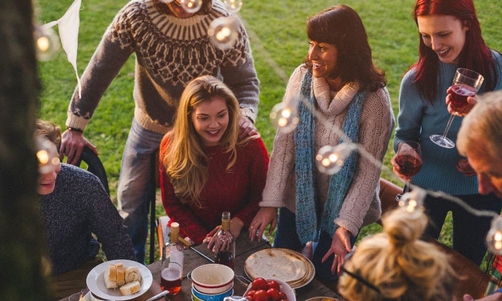 Indoor vs. Outdoor Fotobox: Was Du bei Events drinnen und draußen beachten solltest