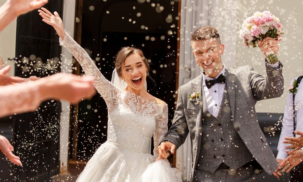 Hochzeitsfotograf oder Fotobox für die Hochzeitsparty – was ist die bessere Wahl?