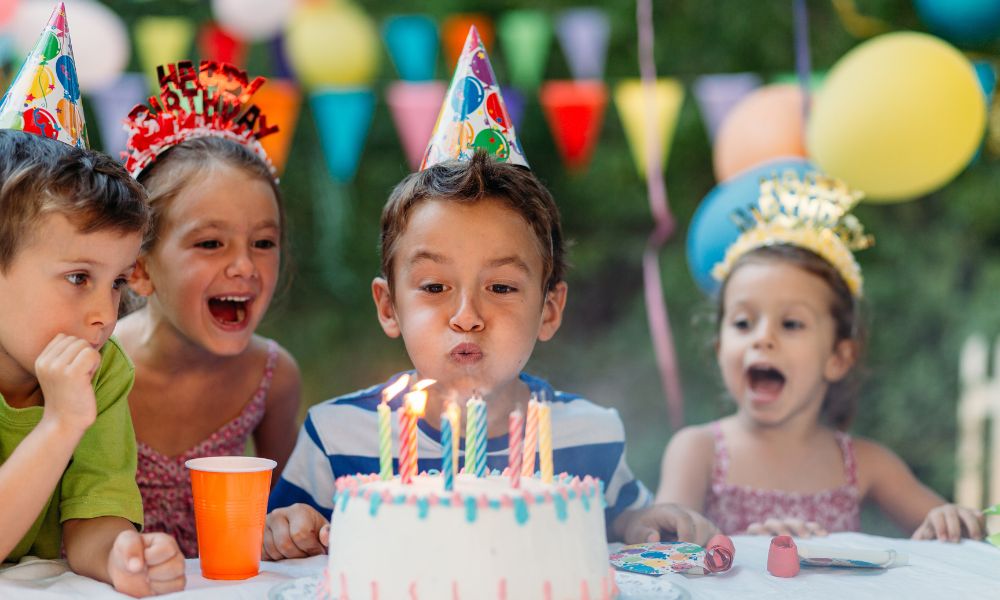 Kindergeburtstag Ideen: Wie eine Fotobox jede Kinderparty interaktiver macht